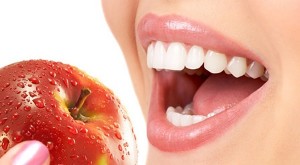 apple and teeth